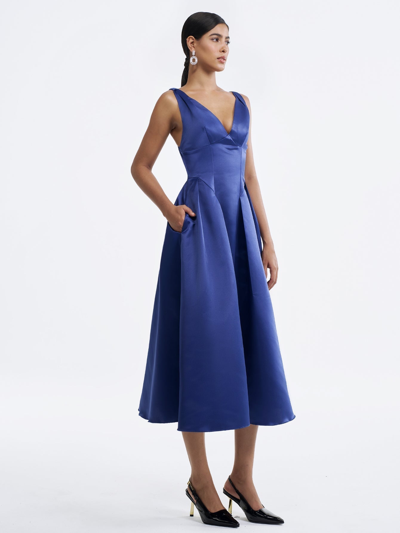 Elegant Satin Cocktail Dress with V-Neckline