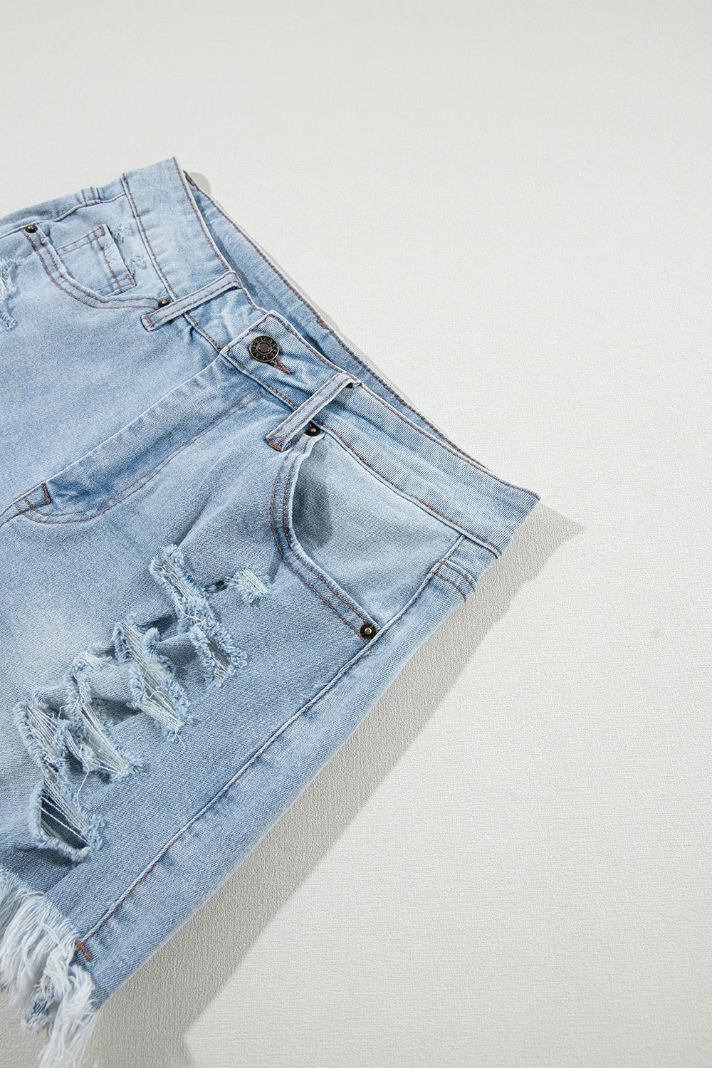 DISTRESS RAW HEM DENIM SHORTS